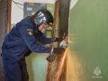 В Мценске пожарные вынесли из задымленной квартиры 55-летнюю женщину
