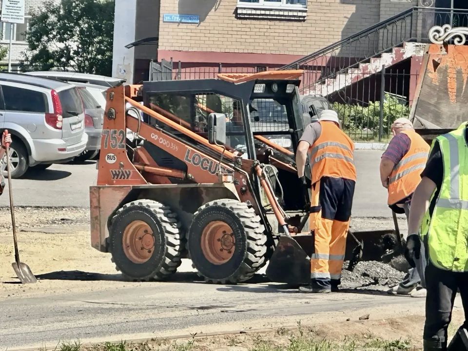 Почти 2,5 тыс. кв. м дорог: «Спецавтобаза» продолжает ямочный ремонт в Орле Почти 2,5 тыс. кв. м дорог: «Спецавтобаза» продолжает ямочный ремонт в Орле