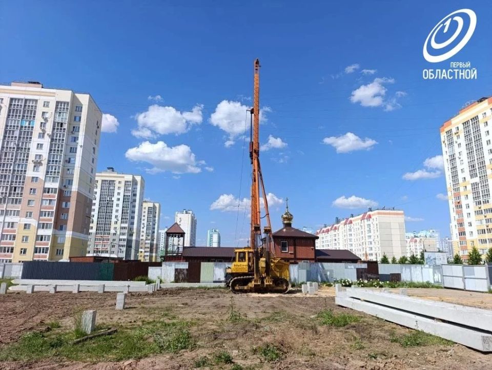 В Зареченском микрорайоне в Орле началось строительство большого храма. В Зареченском микрорайоне в Орле началось строительство большого храма.