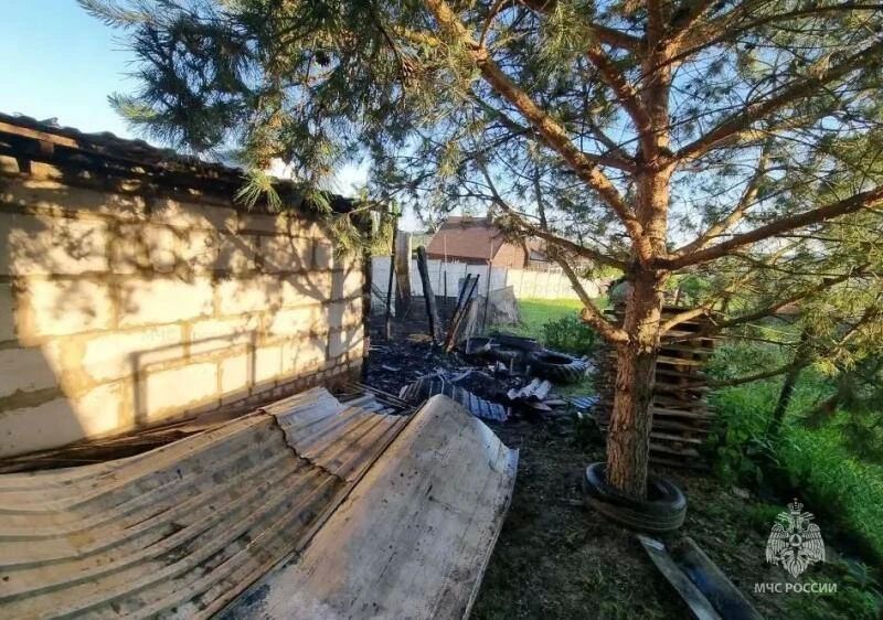 Ночью пожарные тушили хозпостройки в Свердловском районе и Орловском округе За прошедшие сутки орловские пожарно-спасательные подразделения выезжали 20 раз, из них 18 выездов на ликвидацию возгораний, большая часть из... Ночью пожарные тушили хозпостройки в Свердловском районе и Орловском округе За прошедшие сутки орловские пожарно-спасательные подразделения выезжали 20 раз, из них 18 выездов на ликвидацию возгораний, большая часть из...