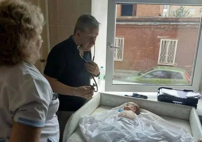 В Орле московские врачи осмотрели детей с врожденными пороками сердца