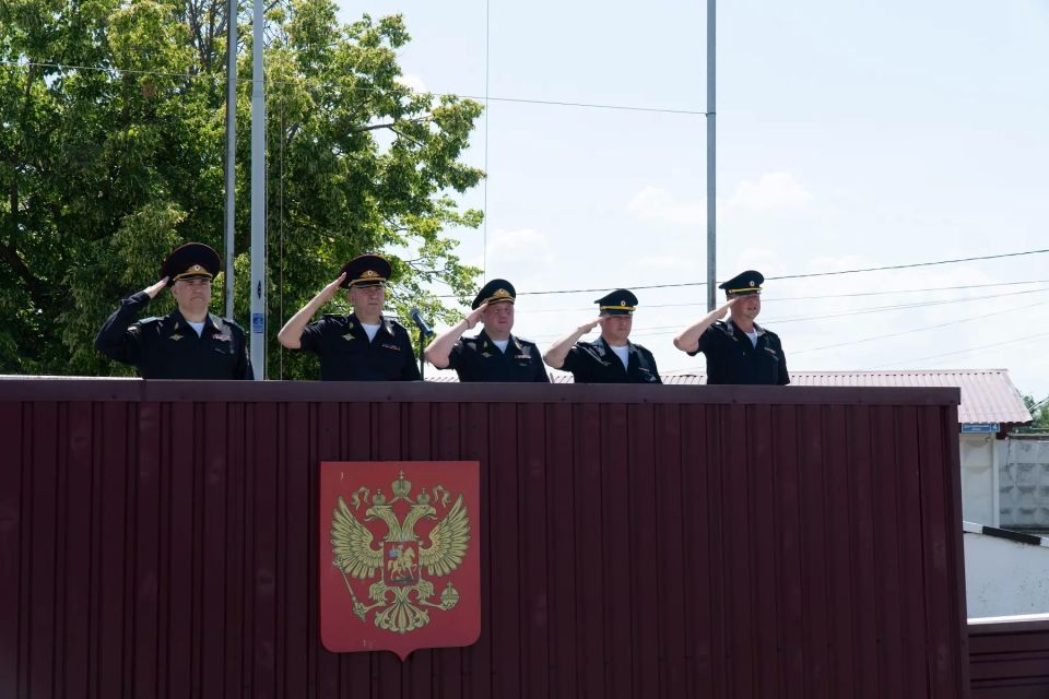 Михаил Черников наградил победителей конкурса «Лучший по профессии» среди командиров отделений и курсантов Орловского юридического института МВД России Михаил Черников наградил победителей конкурса «Лучший по профессии» среди командиров отделений и курсантов Орловского юридического института МВД России