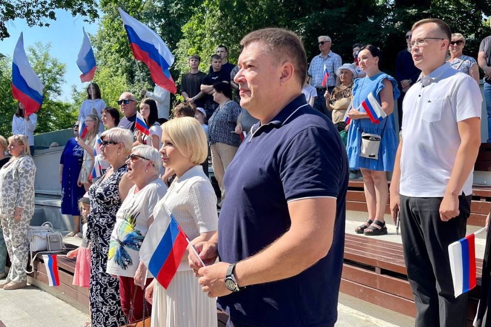 Орёл отмечает День России: концерты, ярмарки и патриотические акции Орёл отмечает День России: концерты, ярмарки и патриотические акции
