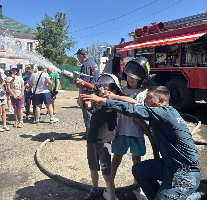 В честь День России – в гости к орловским огнеборцам В честь День России – в гости к орловским огнеборцам