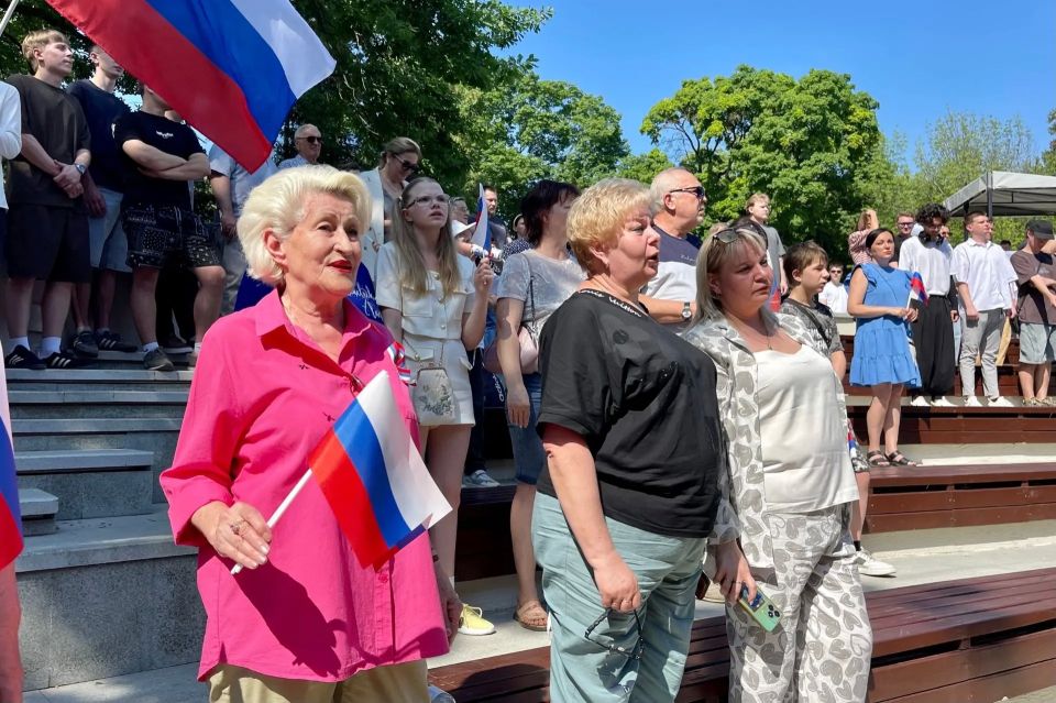 Орёл отмечает День России: концерты, ярмарки и патриотические акции Орёл отмечает День России: концерты, ярмарки и патриотические акции