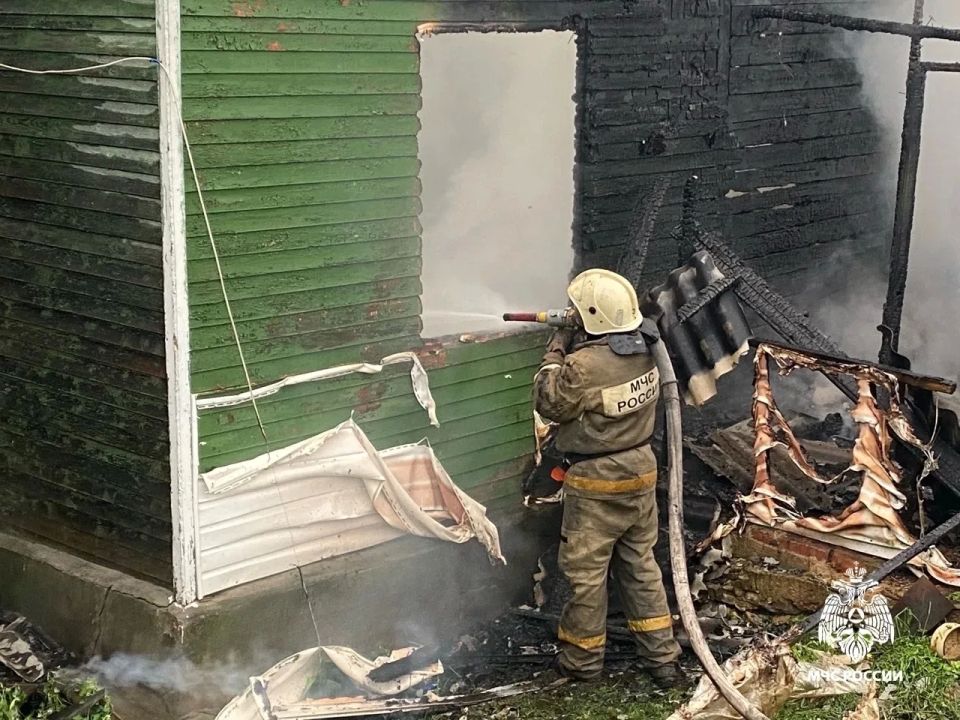 За сутки орловские сотрудники МЧС России потушили 9 пожаров За сутки орловские сотрудники МЧС России потушили 9 пожаров