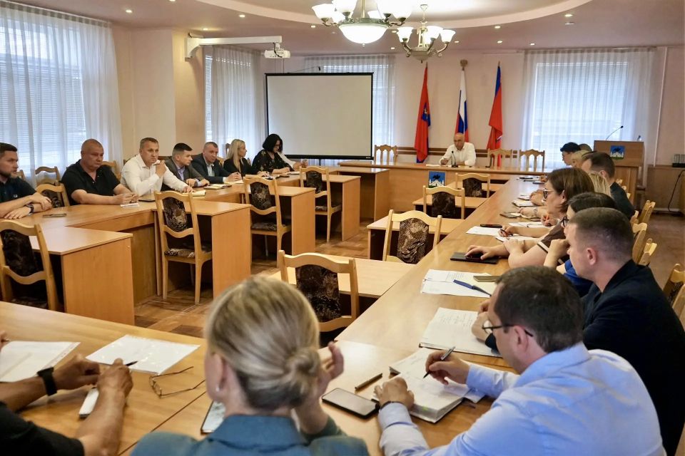Продолжаем работу по ликвидации последствий попадания БПЛА в многоквартирный дом в Северном районе Продолжаем работу по ликвидации последствий попадания БПЛА в многоквартирный дом в Северном районе