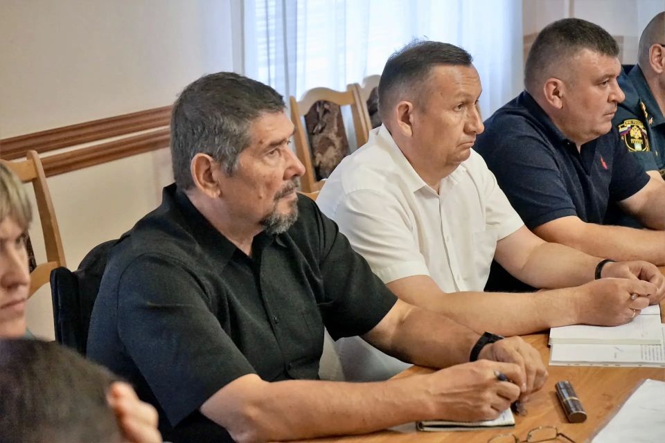 Продолжаем работу по ликвидации последствий попадания БПЛА в многоквартирный дом в Северном районе Продолжаем работу по ликвидации последствий попадания БПЛА в многоквартирный дом в Северном районе