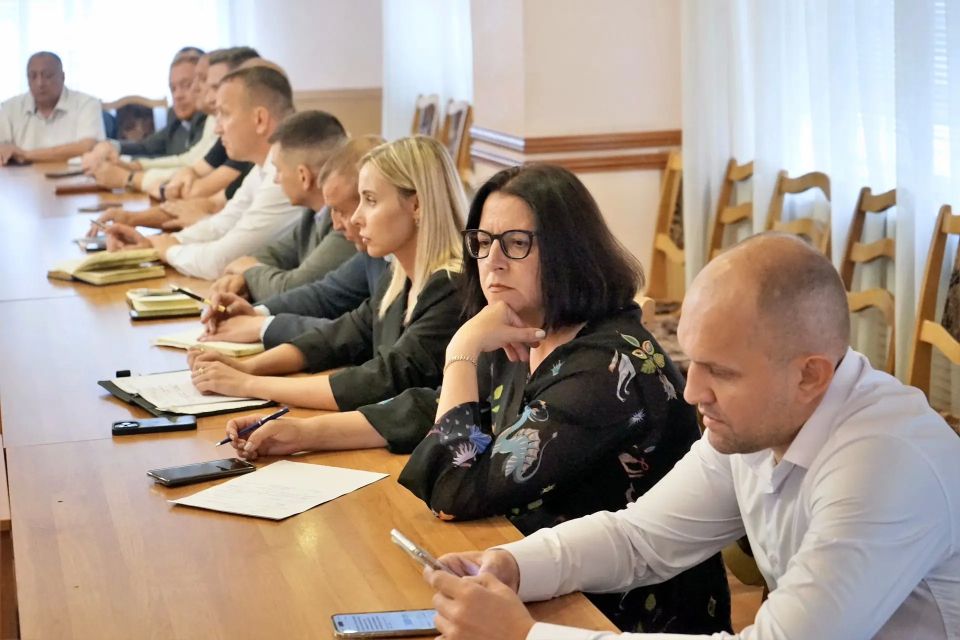 Продолжаем работу по ликвидации последствий попадания БПЛА в многоквартирный дом в Северном районе Продолжаем работу по ликвидации последствий попадания БПЛА в многоквартирный дом в Северном районе