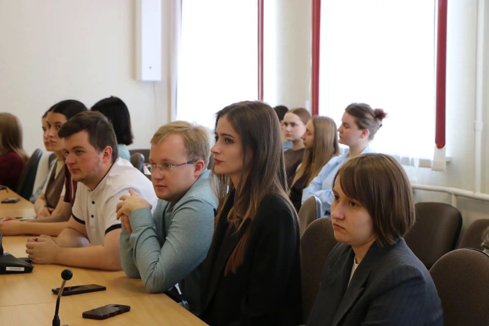Встречи с молодежью Орловщины продолжаются! Сегодня председатель избирательной комиссии Орловской области Лилия Пиняева встретилась со студентами Среднерусского института управления- филиала РАНХиГС Встречи с молодежью Орловщины продолжаются! Сегодня председатель избирательной комиссии Орловской области Лилия Пиняева встретилась со студентами Среднерусского института управления- филиала РАНХиГС