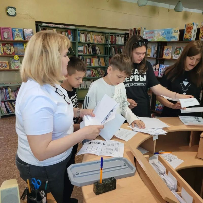 #про_ТИК. В пришкольном оздоровительном лагере «Сказка» (Корсаковская СОШ) в рамках Летней школы избирательного права председатель территориальной избирательной комиссии Корсаковского района Инна Шлеёнкова провела Квест... #про_ТИК. В пришкольном оздоровительном лагере «Сказка» (Корсаковская СОШ) в рамках Летней школы избирательного права председатель территориальной избирательной комиссии Корсаковского района Инна Шлеёнкова провела Квест...