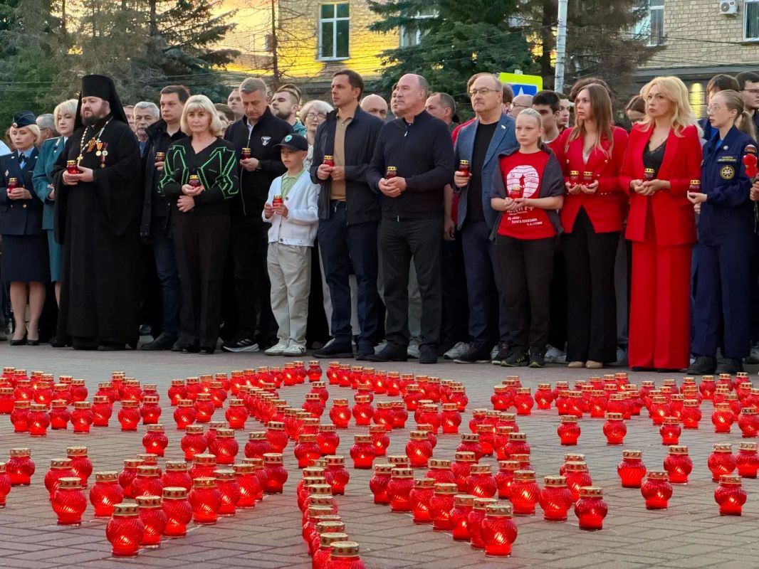 Орловчане зажгли свечи в память о погибших в годы Великой Отечественной войны Орловчане зажгли свечи в память о погибших в годы Великой Отечественной войны