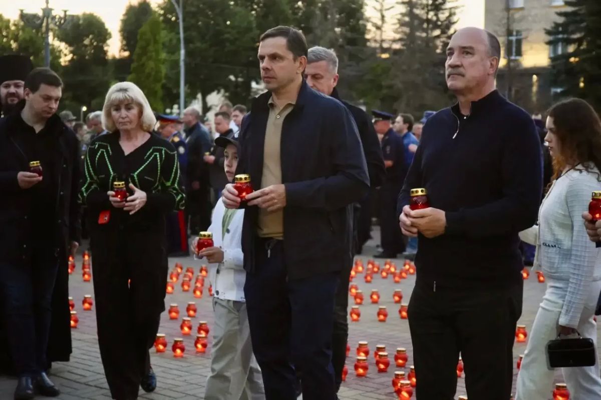 Орловцы вместе со всей страной зажгли "Свечи памяти" Орловцы вместе со всей страной зажгли "Свечи памяти"