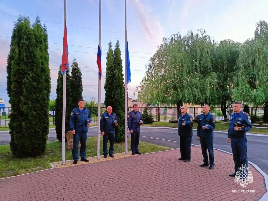 В Орле сотрудники МЧС России приняли участие в акции «Свеча памяти» В Орле сотрудники МЧС России приняли участие в акции «Свеча памяти»
