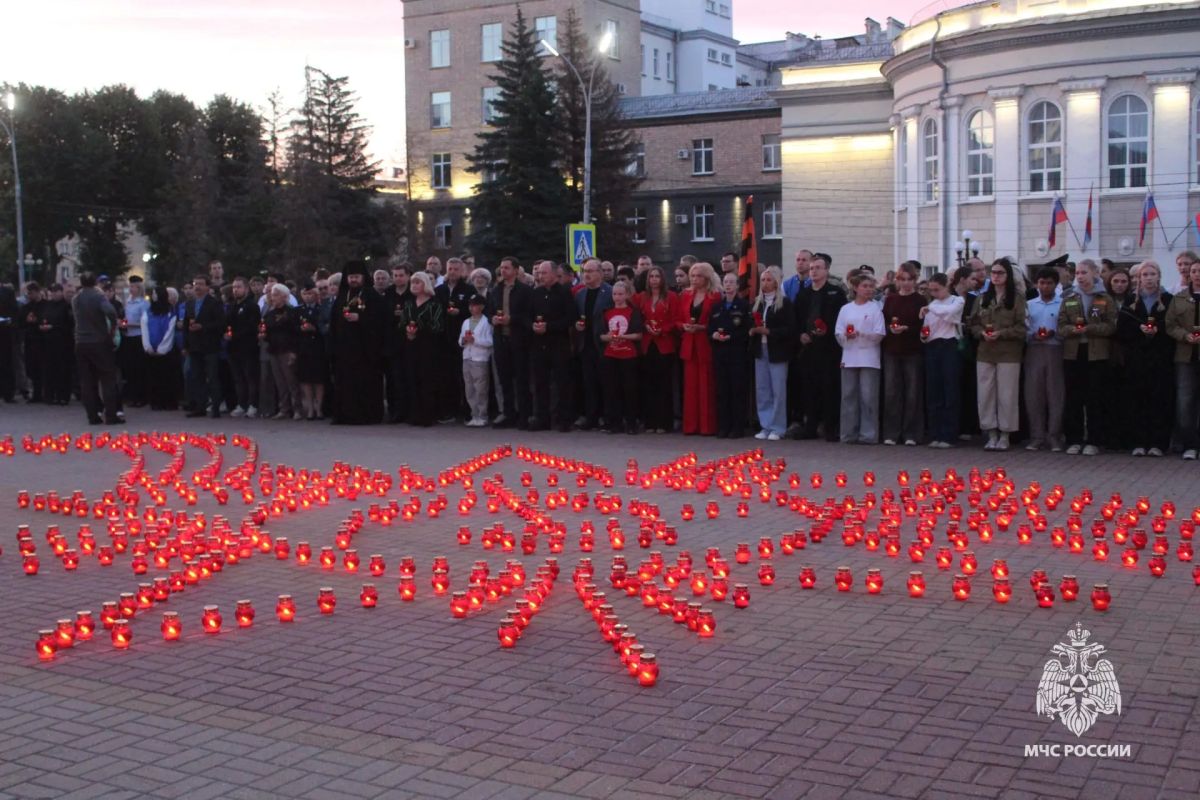 В Орле сотрудники МЧС России приняли участие в акции «Свеча памяти» В Орле сотрудники МЧС России приняли участие в акции «Свеча памяти»