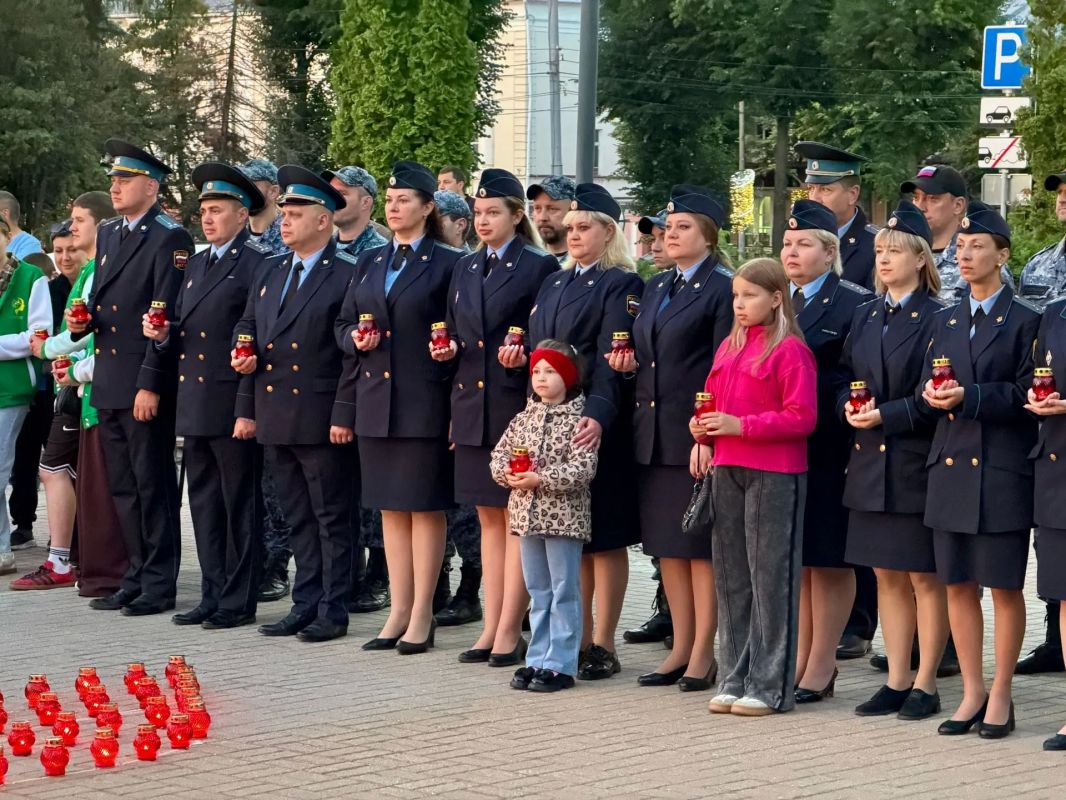 Орловчане зажгли свечи в память о погибших в годы Великой Отечественной войны Орловчане зажгли свечи в память о погибших в годы Великой Отечественной войны