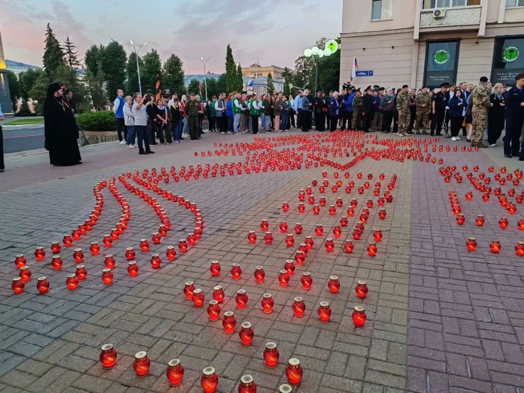 На рассвете, 22 июня, Орёл присоединился к патриотической акции «Свеча памяти» На рассвете, 22 июня, Орёл присоединился к патриотической акции «Свеча памяти»