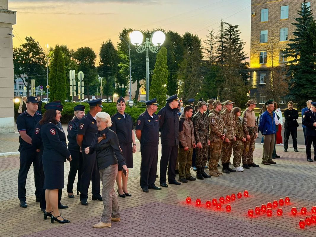 Орловчане зажгли свечи в память о погибших в годы Великой Отечественной войны Орловчане зажгли свечи в память о погибших в годы Великой Отечественной войны