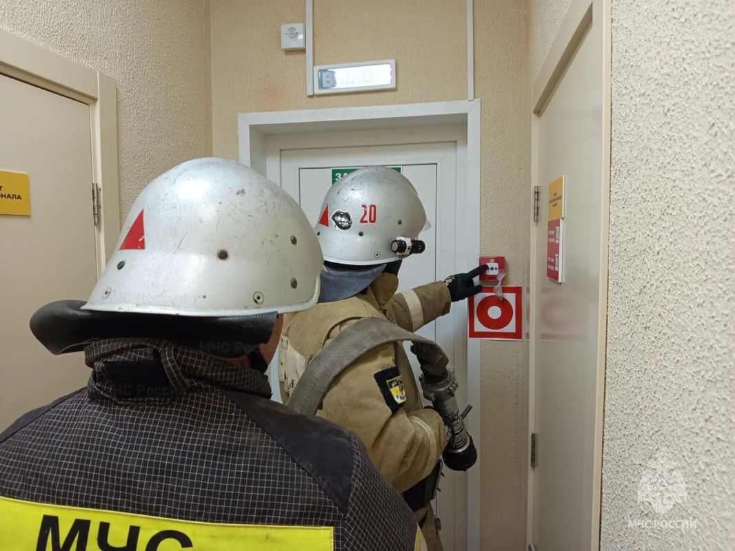 Ночное тренировочное пожарно-тактическое занятие на автозаправочной станции Ночное тренировочное пожарно-тактическое занятие на автозаправочной станции