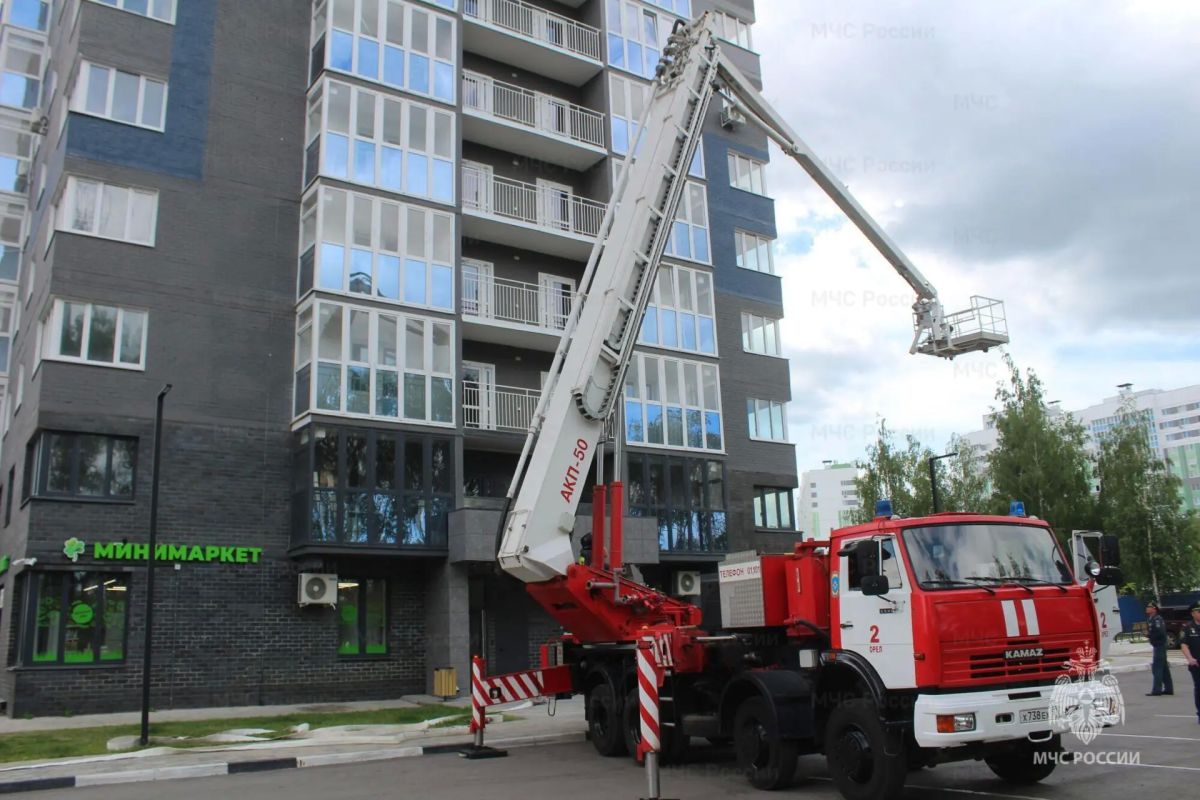 Орловские огнеборцы отработали навыки тушения пожаров в зданиях повышенной этажности Орловские огнеборцы отработали навыки тушения пожаров в зданиях повышенной этажности