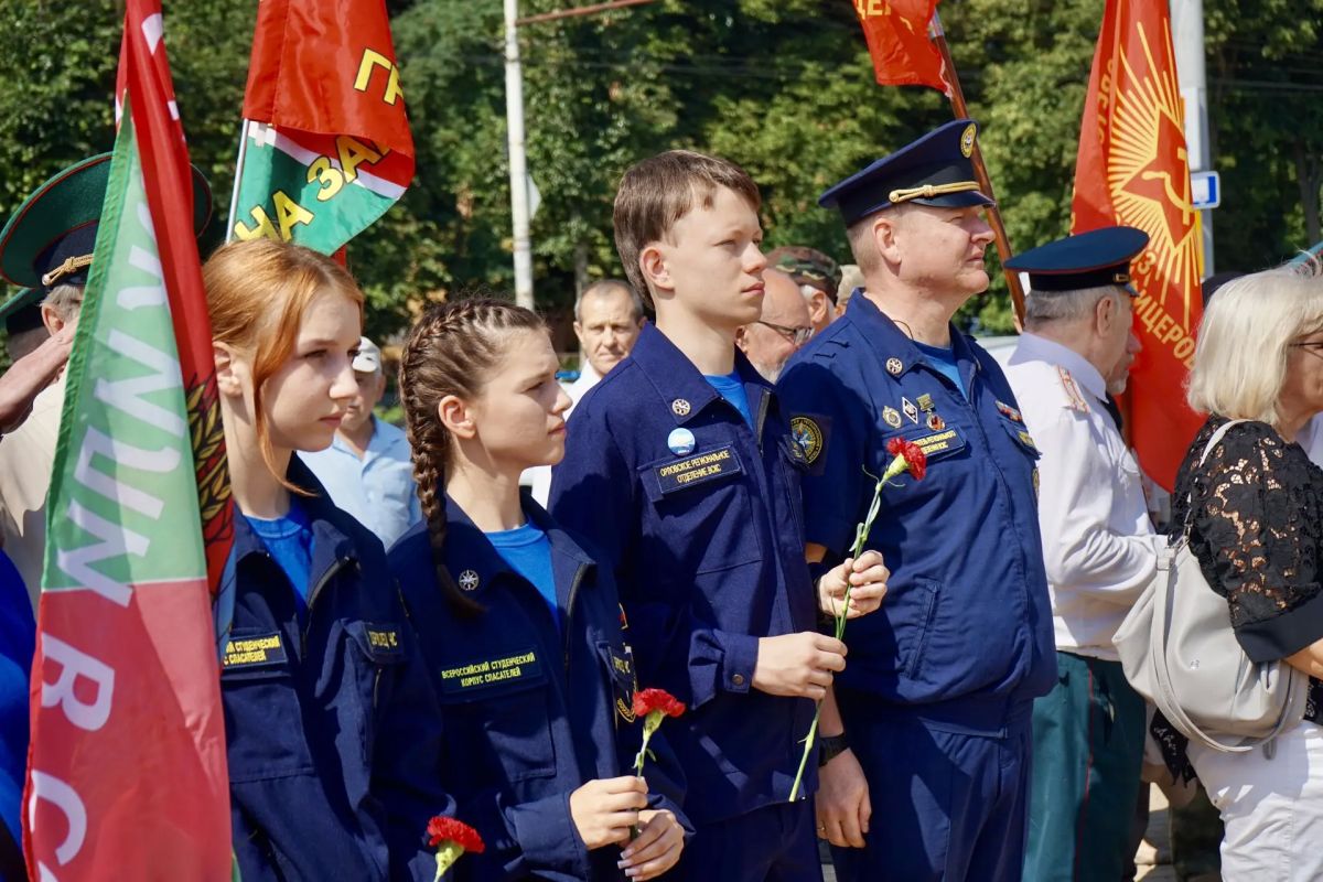 В Орле почтили память защитников Отечества В Орле почтили память защитников Отечества