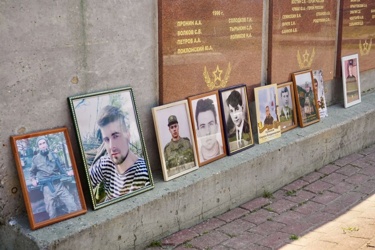 В Орле почтили память защитников Отечества В Орле почтили память защитников Отечества
