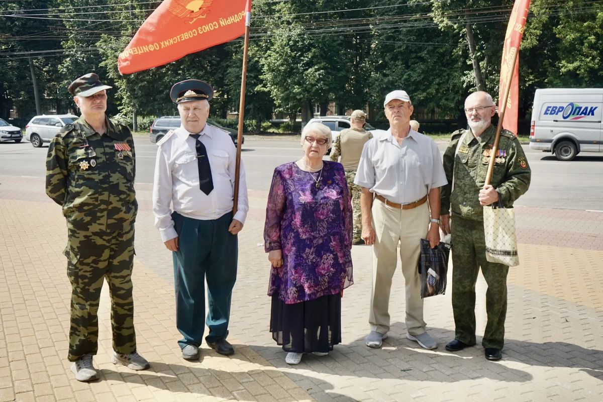 В Орле почтили память защитников Отечества В Орле почтили память защитников Отечества