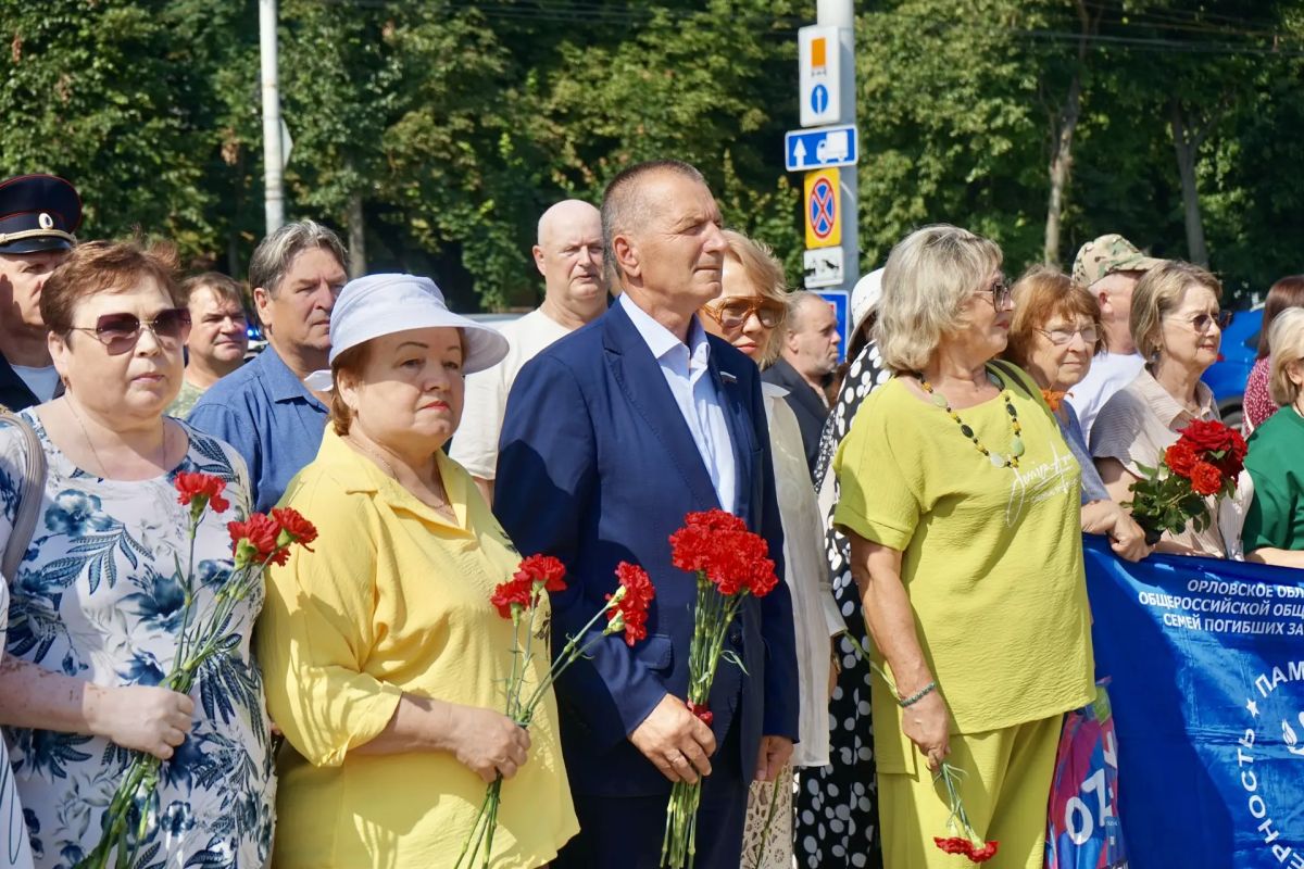 В Орле почтили память защитников Отечества В Орле почтили память защитников Отечества