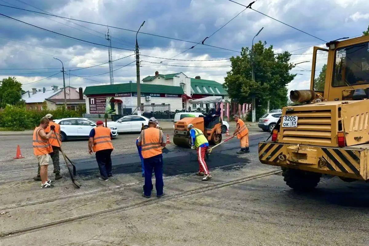 В Орле продолжают приводить в порядок межрельсовое покрытие В Орле продолжают приводить в порядок межрельсовое покрытие