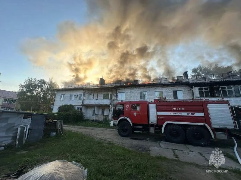 За сутки сотрудники МЧС России потушили автомобили и жилые дома - спасена женщина, эвакуировано 15 человек За прошедшие сутки орловские пожарно-спасательные подразделения выезжали 18 раз, из них 10 выездов на ликвидацию... За сутки сотрудники МЧС России потушили автомобили и жилые дома - спасена женщина, эвакуировано 15 человек За прошедшие сутки орловские пожарно-спасательные подразделения выезжали 18 раз, из них 10 выездов на ликвидацию...