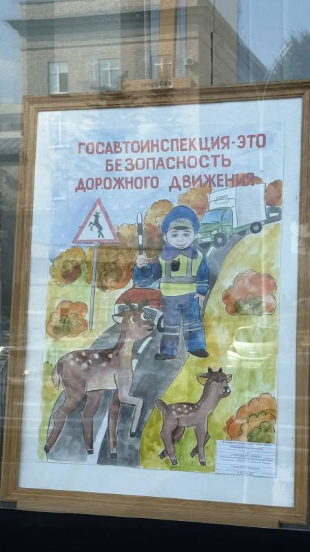 Юные орловчане поздравили сотрудников Госавтоинспекции выставкой рисунков Юные орловчане поздравили сотрудников Госавтоинспекции выставкой рисунков
