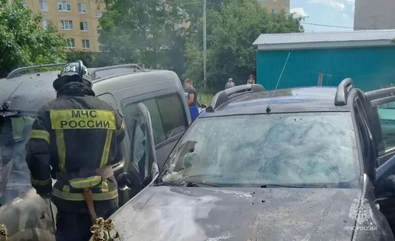 За сутки сотрудники МЧС России потушили автомобили и жилые дома - спасена женщина, эвакуировано 15 человек За прошедшие сутки орловские пожарно-спасательные подразделения выезжали 18 раз, из них 10 выездов на ликвидацию... За сутки сотрудники МЧС России потушили автомобили и жилые дома - спасена женщина, эвакуировано 15 человек За прошедшие сутки орловские пожарно-спасательные подразделения выезжали 18 раз, из них 10 выездов на ликвидацию...