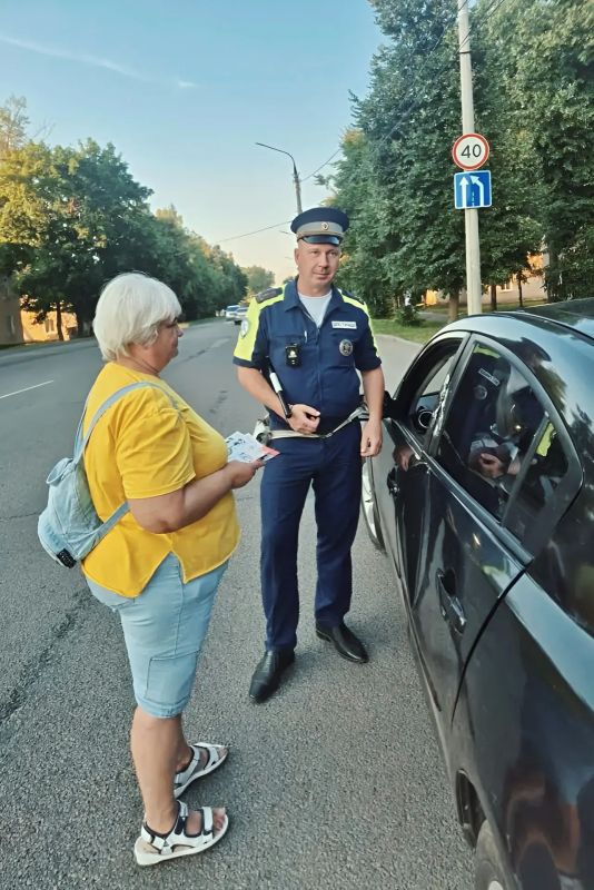 Безопасность начинается с каждого: в Орле прошёл совместный рейд народной дружины и ГИБДД Безопасность начинается с каждого: в Орле прошёл совместный рейд народной дружины и ГИБДД