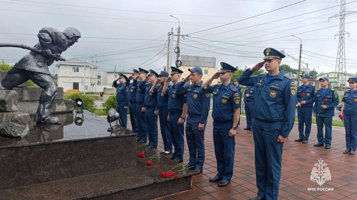 В Орле почтили память погибших пожарных В Орле почтили память погибших пожарных
