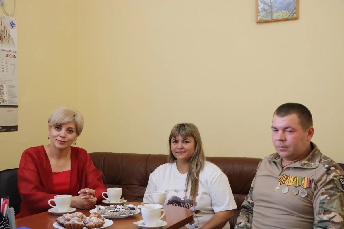 В Избирательной комиссии Орловской области прошла теплая встреча, которая еще раз доказала: наши победы куются не только на передовой, но и в надежных сердцах тех, кто ждет дома
