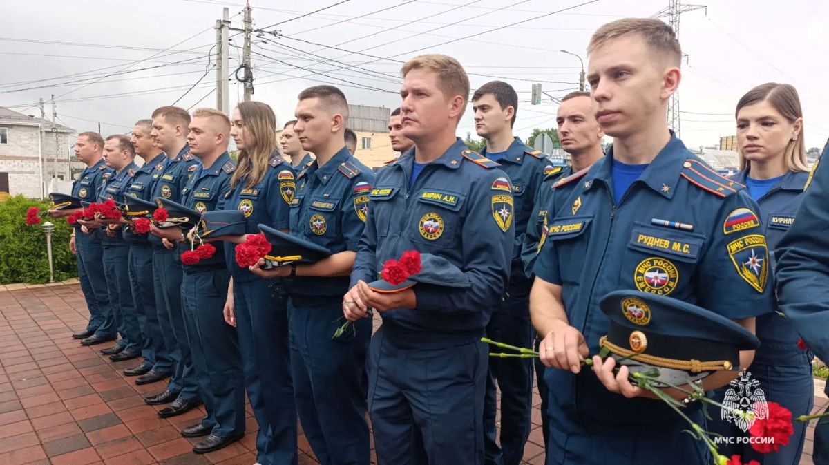 В Орле почтили память погибших пожарных В Орле почтили память погибших пожарных