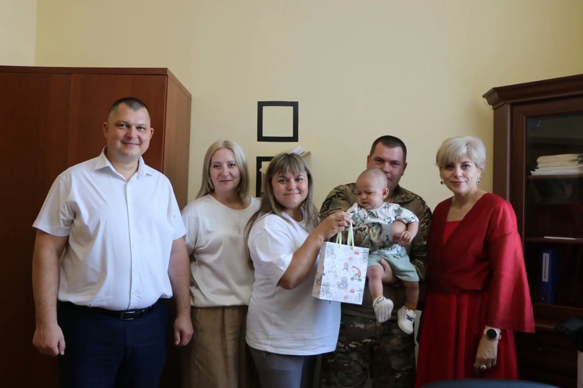 В Избирательной комиссии Орловской области прошла теплая встреча, которая еще раз доказала: наши победы куются не только на передовой, но и в надежных сердцах тех, кто ждет дома В Избирательной комиссии Орловской области прошла теплая встреча, которая еще раз доказала: наши победы куются не только на передовой, но и в надежных сердцах тех, кто ждет дома