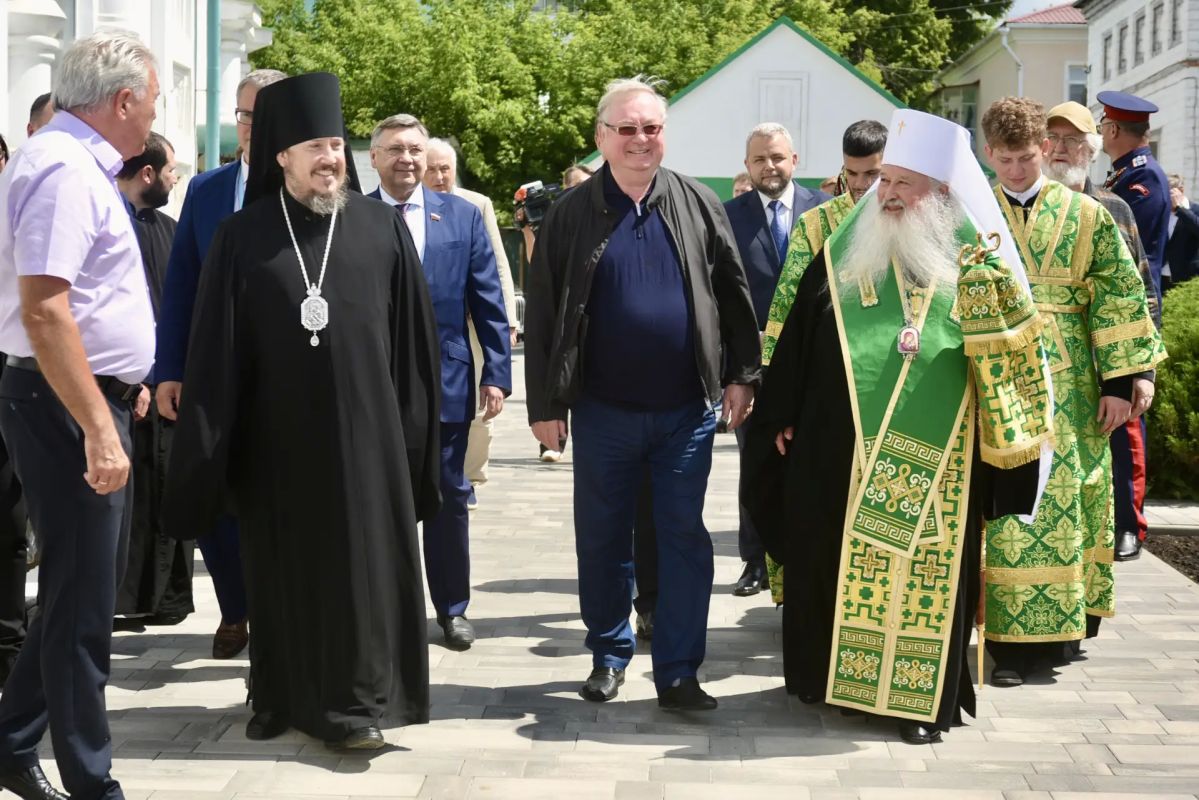В Орле открыли памятный знак великой княгине Елизавете Федоровне и Великому князю Сергею Александровичу Романовым В Орле открыли памятный знак великой княгине Елизавете Федоровне и Великому князю Сергею Александровичу Романовым