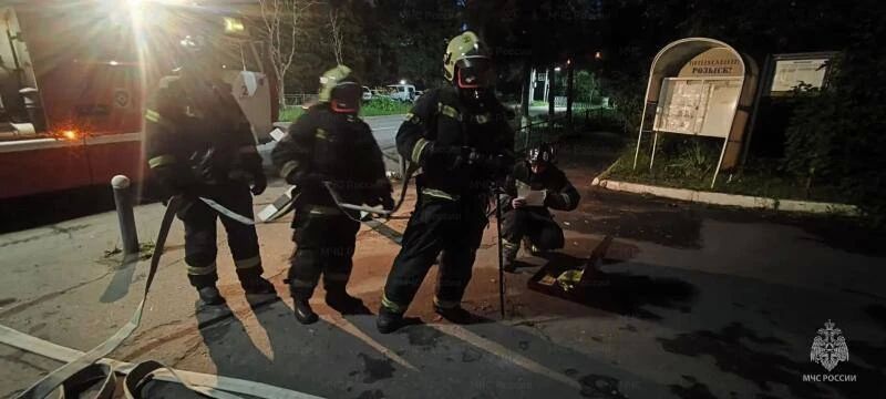 Алгоритм действий при пожаре в подразделении полиции отработали силовики в Орле Алгоритм действий при пожаре в подразделении полиции отработали силовики в Орле