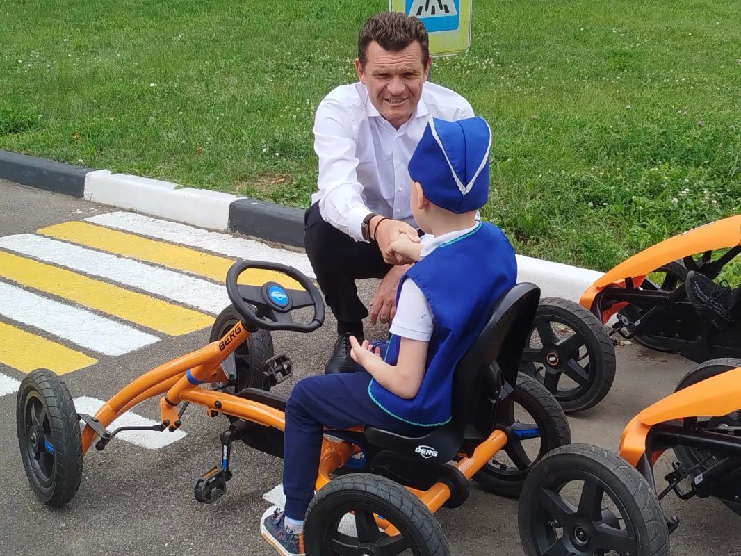 Сегодня Александр Бирюков посетил Колпнянский автогородок Сегодня Александр Бирюков посетил Колпнянский автогородок