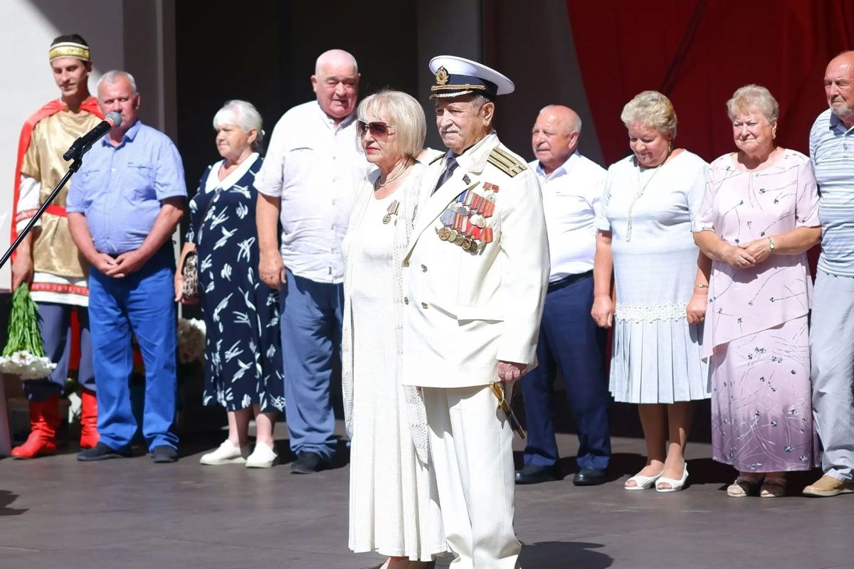 «Любовь, проверенная временем»: в Орле десять супружеских пар наградили медалями «За любовь и верность» «Любовь, проверенная временем»: в Орле десять супружеских пар наградили медалями «За любовь и верность»