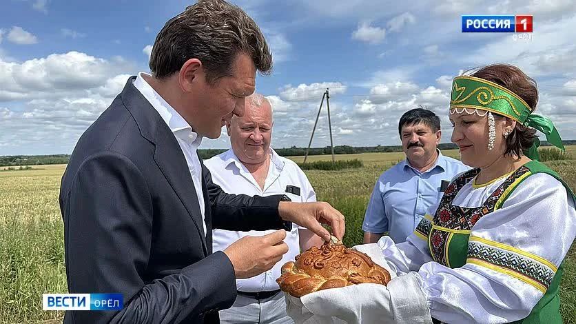 Сегодня Александр Бирюков в Орле навестил ветерана Великой Отечественной войны Николая Орлова Сегодня Александр Бирюков в Орле навестил ветерана Великой Отечественной войны Николая Орлова