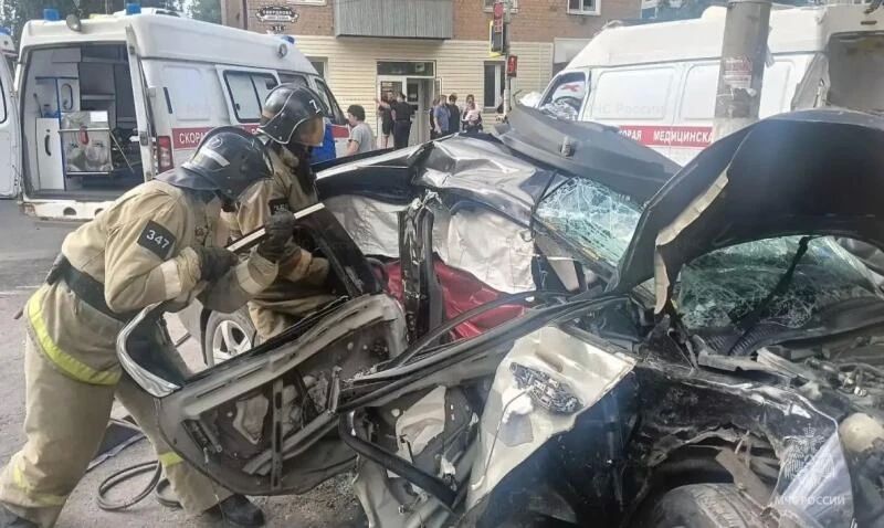 В ДТП в Ливнах погиб водитель Скорой помощи, 6 человек травмированы В ДТП в Ливнах погиб водитель Скорой помощи, 6 человек травмированы