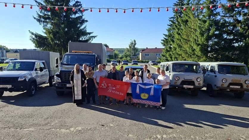 Орловцы отправили на фронт два "УАЗа" и "Ниву"