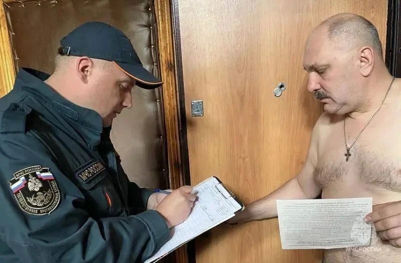 В Свердловском районе сотрудники МЧС России поделились «рецептом» пожаробезопасного жилья В Свердловском районе сотрудники МЧС России поделились «рецептом» пожаробезопасного жилья