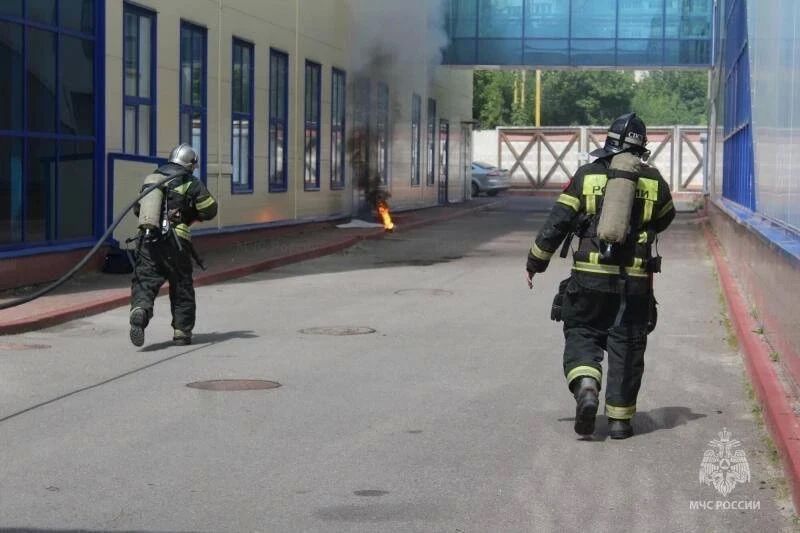 В Орле сотрудники МЧС России приняли участие в проведении антитеррористического командно-штабного учения В Орле сотрудники МЧС России приняли участие в проведении антитеррористического командно-штабного учения