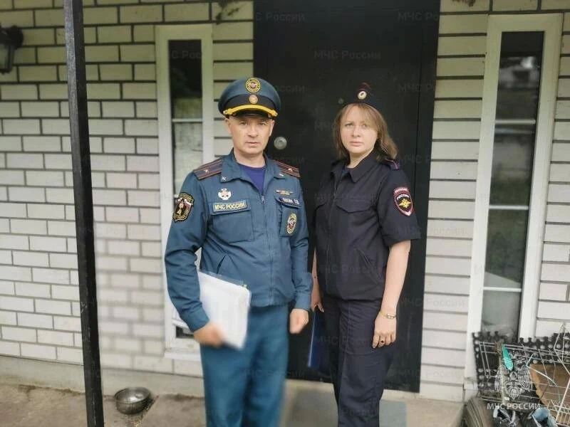 Совместные противопожарные рейды сотрудников МЧС России и полиции продолжаются Совместные противопожарные рейды сотрудников МЧС России и полиции продолжаются