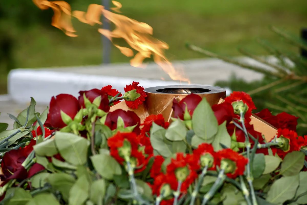 Андрей Клычков: Сегодня, в канун 83-й годовщины освобождения от немецко-фашистских захватчиков Орловщины в селе Дросково Покровского района на братской могиле воинов запылал новый Вечный огонь Андрей Клычков: Сегодня, в канун 83-й годовщины освобождения от немецко-фашистских захватчиков Орловщины в селе Дросково Покровского района на братской могиле воинов запылал новый Вечный огонь