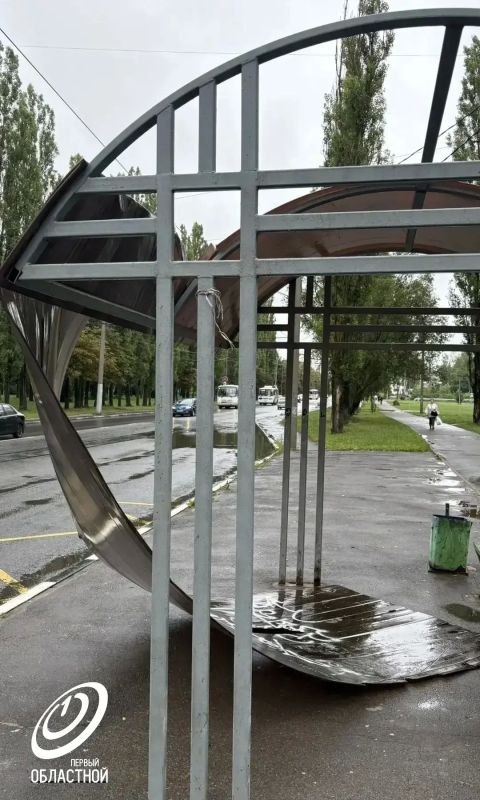 Оперативно сработали! Только сегодня утром мы писали об остановке на ул. Металлургов, с которой ветром унесло крышу. Оперативно сработали! Только сегодня утром мы писали об остановке на ул. Металлургов, с которой ветром унесло крышу.