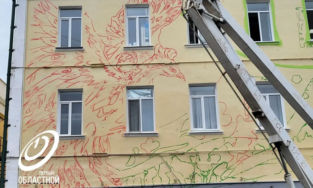 На улице Ленина, возле МФЦ, появляется новый мурал